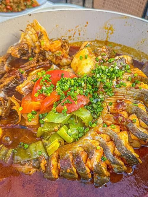 桂林陽朔什么魚出名（桂林陽朔爆款美食大搜羅漓江桂花魚有哪些特色魚火鍋店）