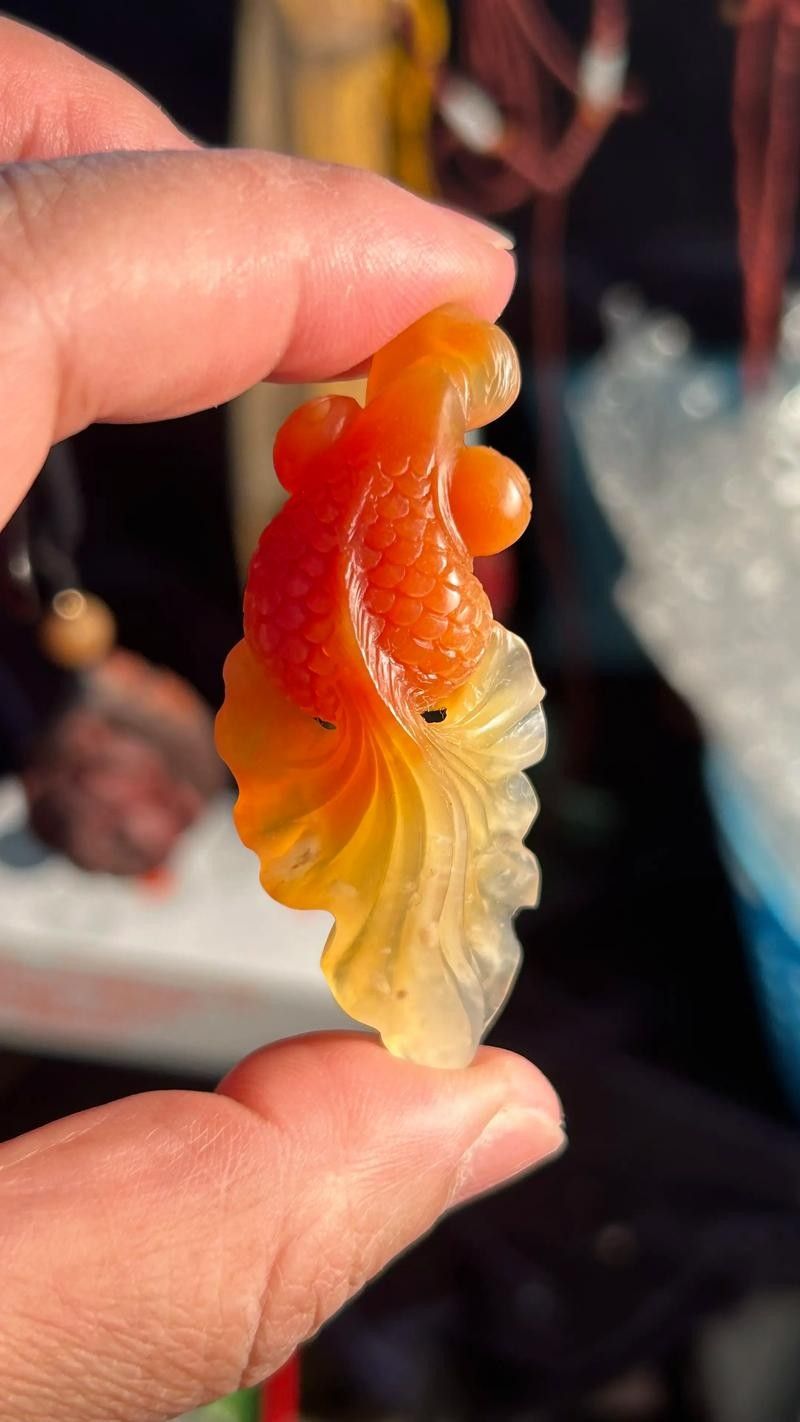 如何辨別真假玉石雕刻金龍魚（如何辨別玉石雕刻金龍魚的真偽？）