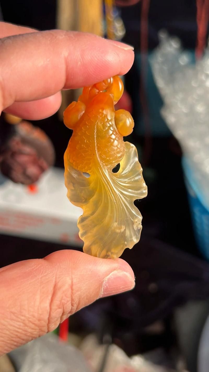 如何辨別真假玉石雕刻金龍魚（如何辨別玉石雕刻金龍魚的真偽？）