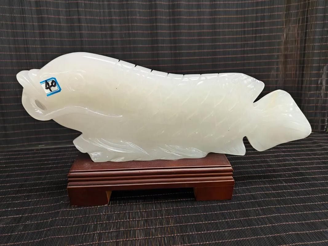 如何鑒別和田玉金龍魚的真偽？（和田玉真偽大揭秘|5個簡單實用的鑒別方法）
