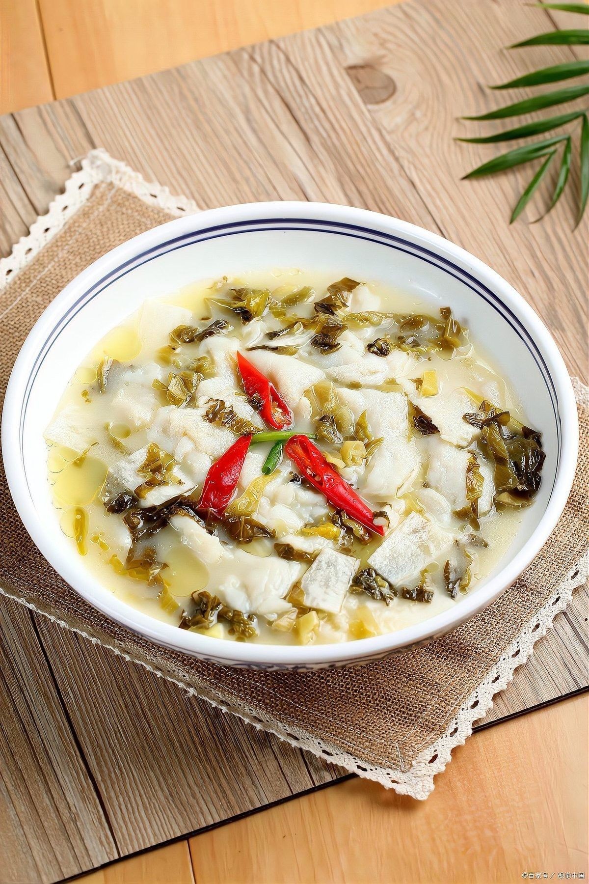 酸菜魚用烏魚還是龍魚更好（酸菜魚用黑魚還是草魚做大廚教你正確的做法）