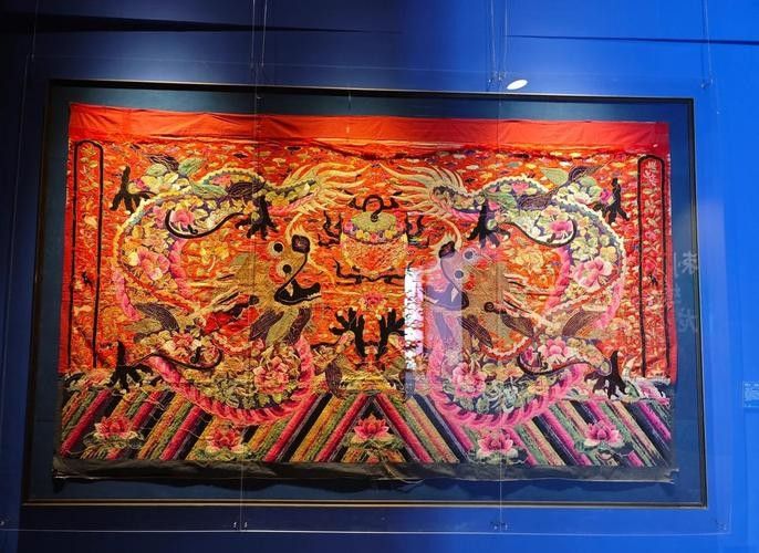 哪些博物館有紅底黑龍旗的展出（紅底黑龍旗在哪些歷史事件中使用過紅底黑龍旗的設計者是誰）