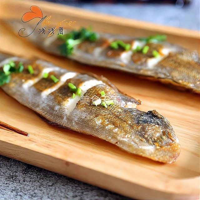 香煎龍舌魚的具體步驟（潮汕經(jīng)典香煎龍舌魚，鮮嫩可口，肉多刺少，簡單又美味）