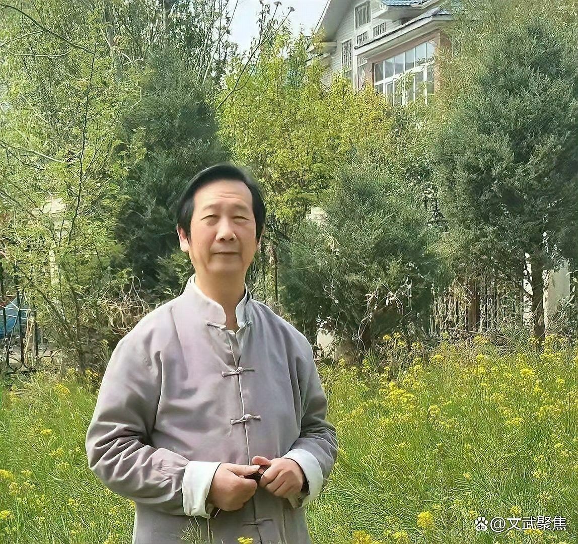 工筆金龍魚作品欣賞（筆墨禪心盛世鱗光—工筆金龍魚作品欣賞）