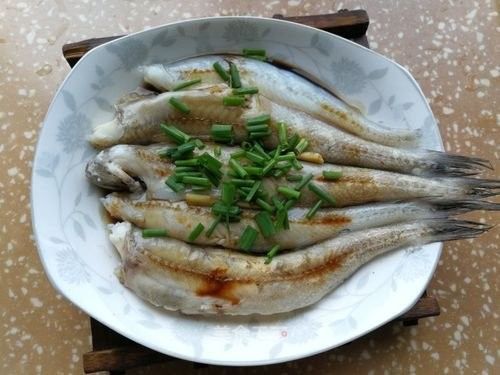 龍頭魚蒸多久才會熟（清蒸龍頭魚的家常做法，簡單美味，魚肉入口即化）