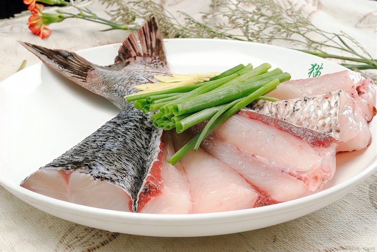 龍魚死了多久會(huì)腐爛（魚死了多久不能吃了）