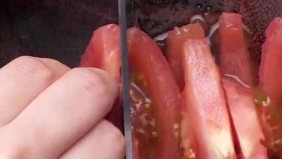 龍利魚燉豆腐的具體做法（利魚燉豆腐是一道美味的家常菜，其制作過程相對簡單）