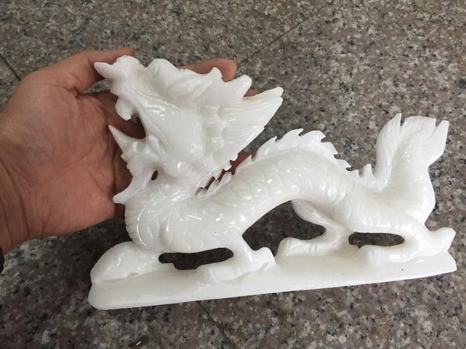 白子招財龍擺件有哪些款式？（白子招財龍擺件的款式多樣）