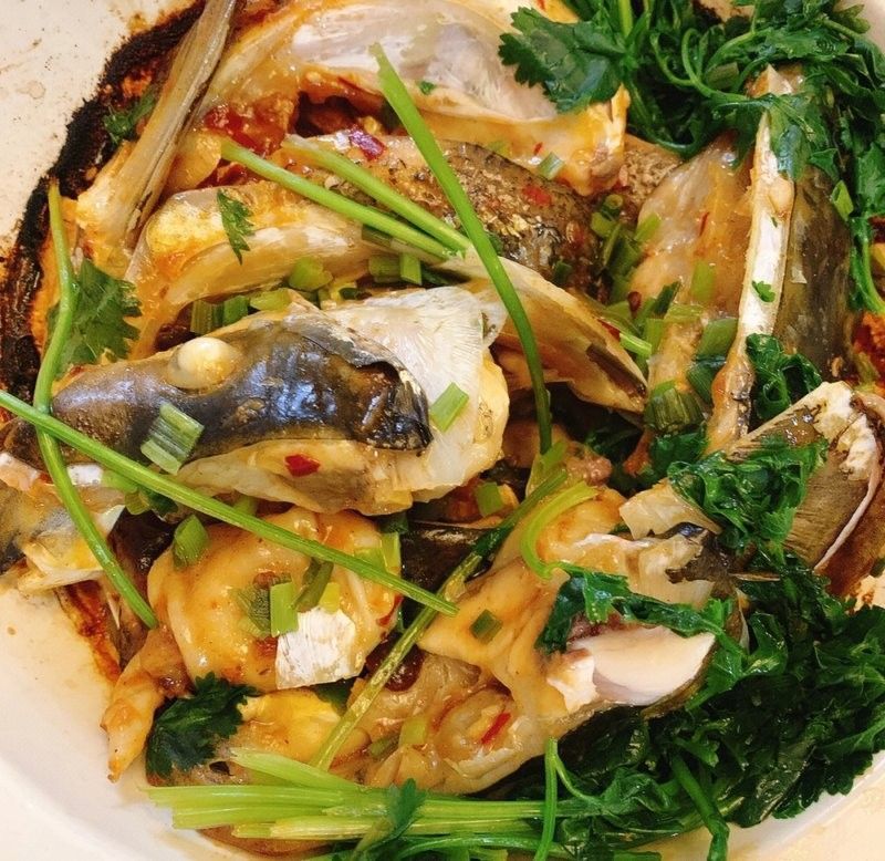 潮汕砂鍋魚頭怎么做才正宗（正宗潮汕砂鍋魚頭的正宗做法，鮮香嫩滑無腥味）