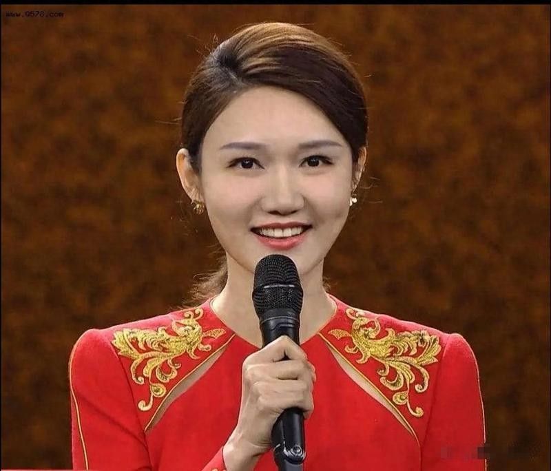 龍洋有沒有結婚計劃？（今日頭條龍洋擇偶標準大揭秘:為何愛上50歲康震,拒絕小鮮肉張韜） 龍洋有沒有結婚計劃？（今日頭條龍洋擇偶標準大揭秘:為何愛上50歲康震,拒絕小鮮肉張韜） 龍魚百科 第1張