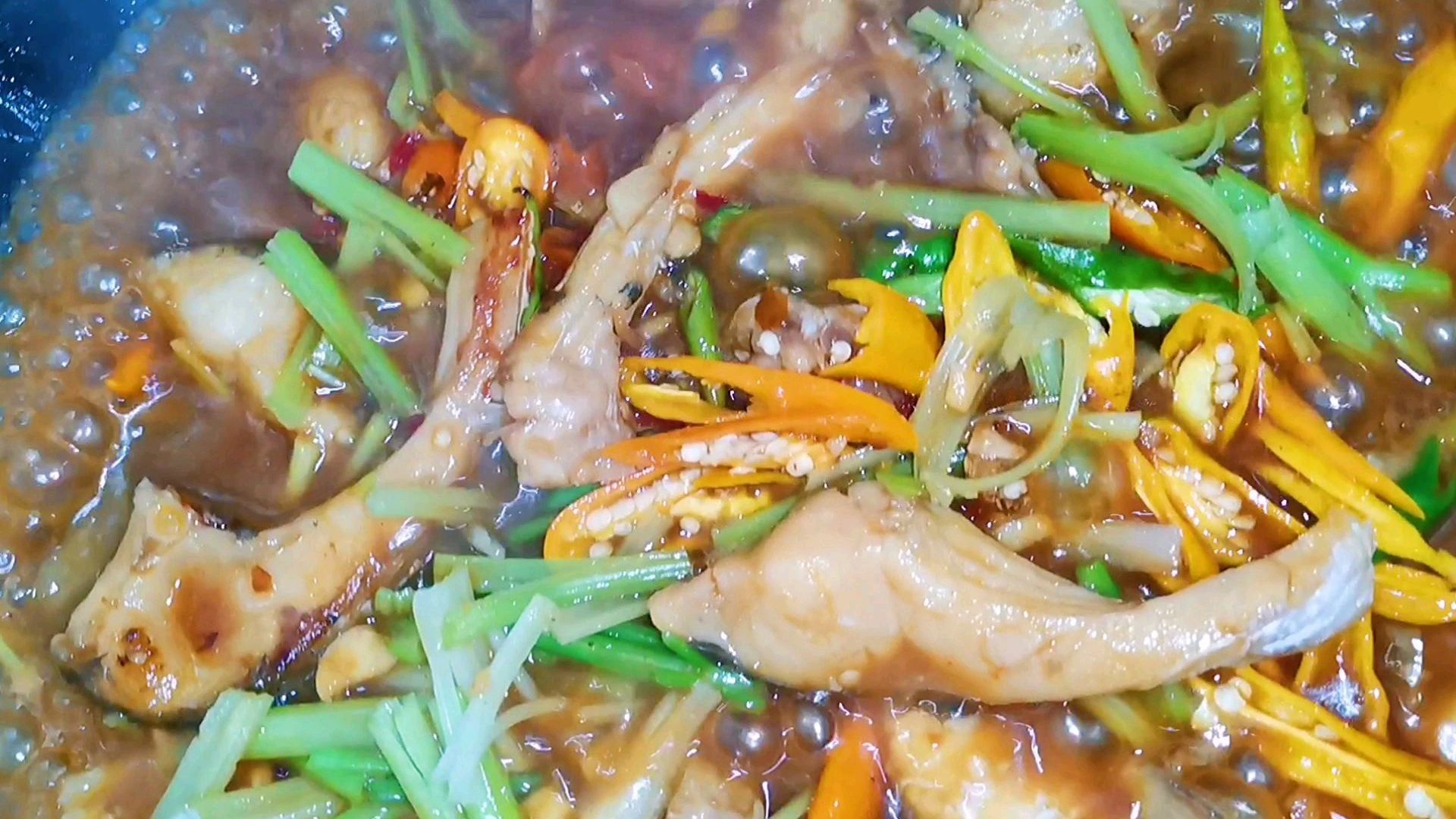 廣東南雄家常魚王，外酥里嫩,汁多味美，，今天做個南雄魚王,外酥里嫩,汁多味美
