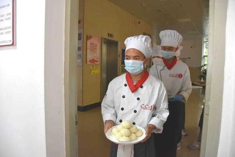 如何辨別龍魚品相的好壞？，祥龍魚的價格范圍是多少 如何辨別龍魚品相的好壞？，祥龍魚的價格范圍是多少 龍魚百科 第1張