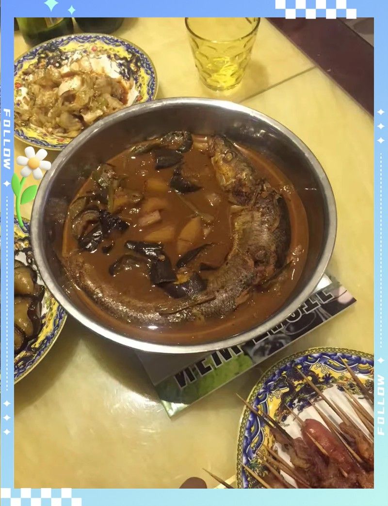 東北雅羅魚的肉質(zhì)鮮美，是當(dāng)?shù)鼐用癫妥郎系摹叭ㄎ辶_”之一，東北雅羅魚的烹飪方式