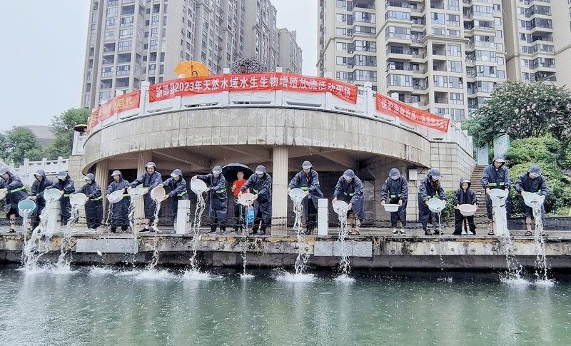 邵陽資江河里盛產多種魚類，其中包括草魚、鯽魚、黑魚等，湖南邵陽資江河流域的魚類資源豐富了當地居民提供了豐富的食物來源