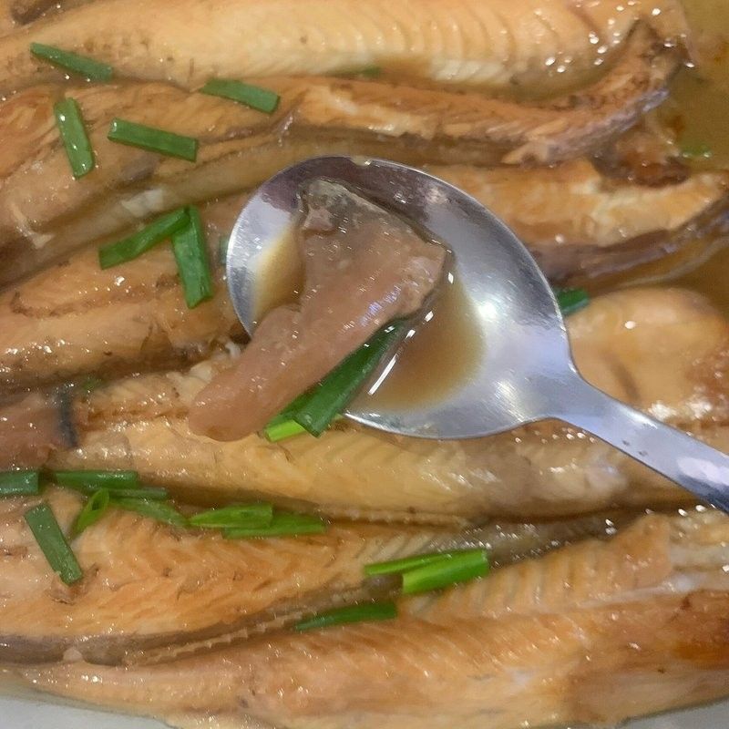 豆醬燒龍口魚，魚肉鮮嫩入味，配飯超下飯全民小視頻（海里最嫩的龍口魚,外焦內(nèi)嫩超好吃）