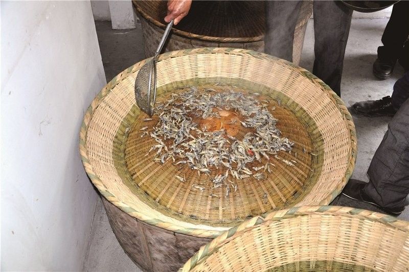 琴魚：藏在茶杯里的千年仙蹤秒懂大百科，“皖美好味道百縣名小吃”（安徽涇縣琴魚是一種獨特風味和營養價值的淡水魚類）