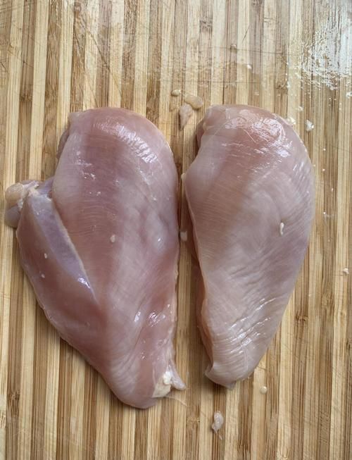 如何處理雞胸肉以適應龍魚食用？（雞胸肉處理以適應龍魚食用）