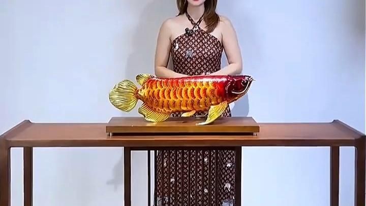 有哪些材質的招財金龍魚擺件？（金龍魚擺件怎么選）