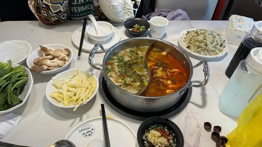推薦幾家徐家匯地區的特色龍魚火鍋店（徐家匯龍鳳閣龍魚火鍋店：徐家匯老街龍魚火鍋店）