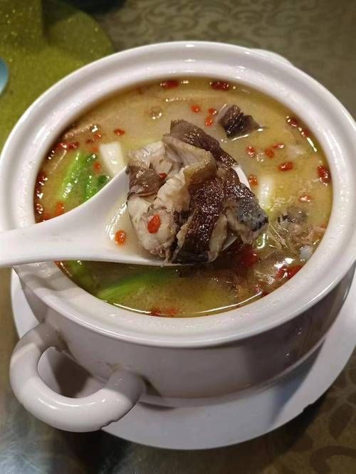 七條魚中深黑色魚的作用，七條魚中深黑色魚的作用需結(jié)合具體語境來分析紅龍魚價格表 七條魚中深黑色魚的作用，七條魚中深黑色魚的作用需結(jié)合具體語境來分析紅龍魚價格表 龍魚百科 第2張