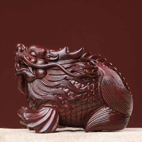 有哪些材質(zhì)的龍魚擺件比較好（新中式家居玄關(guān)龍魚臺擺件）