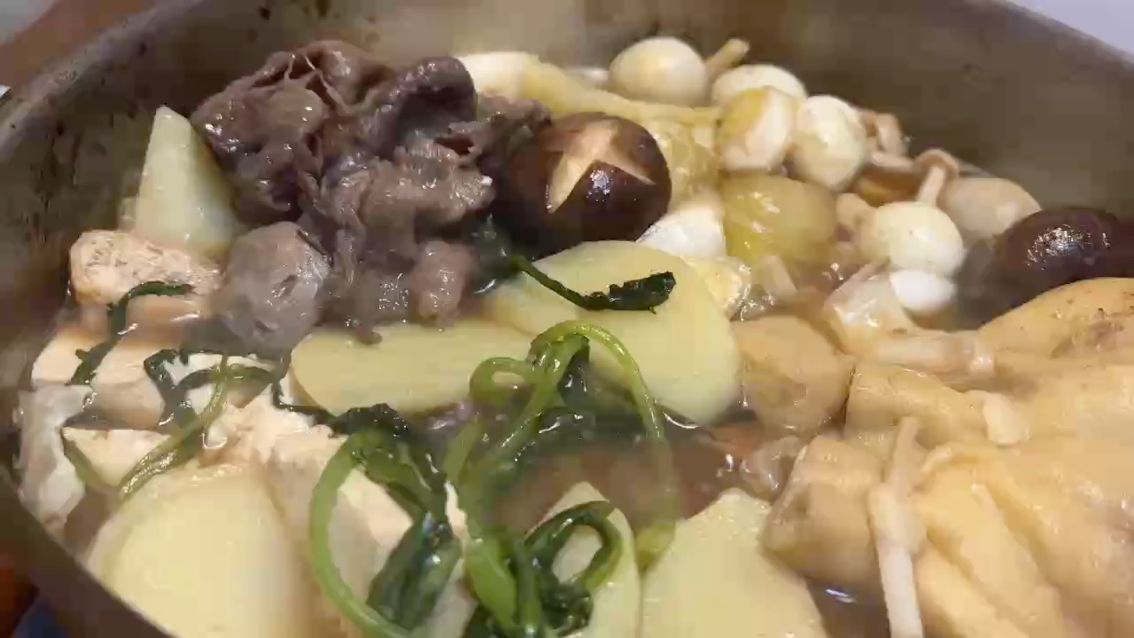 小年（“祭灶節”是一個重要的家庭團聚時刻，人們會回家與家人共度佳節）