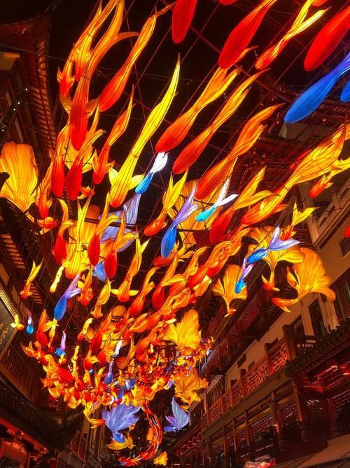龍水元素在現(xiàn)代設(shè)計中的挑戰(zhàn)有哪些（文元素案例（如豫園燈會、泉林竹沼景觀、水彩龍技法））