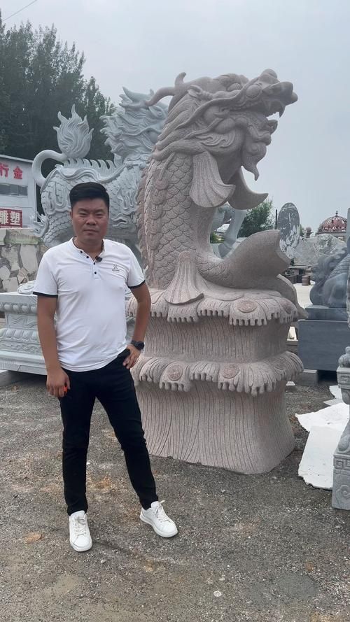 有沒有不同風(fēng)格的石雕龍魚圖片？（不同風(fēng)格的石雕龍魚圖片）
