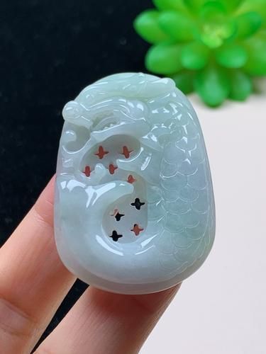 給我一些龍頭魚吊墜的圖片（不同材質龍魚吊墜的選購指南，龍頭魚吊墜的選購指南）