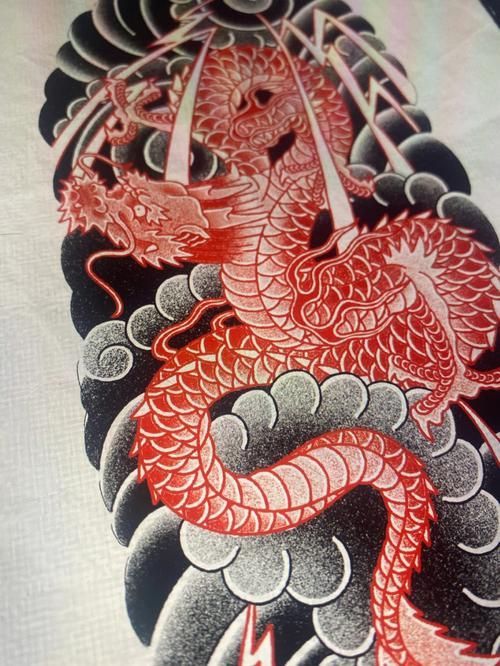 紅龍故事的歷史演變，《權威歷史圖像或藝術作品：紅龍故事的深度解析