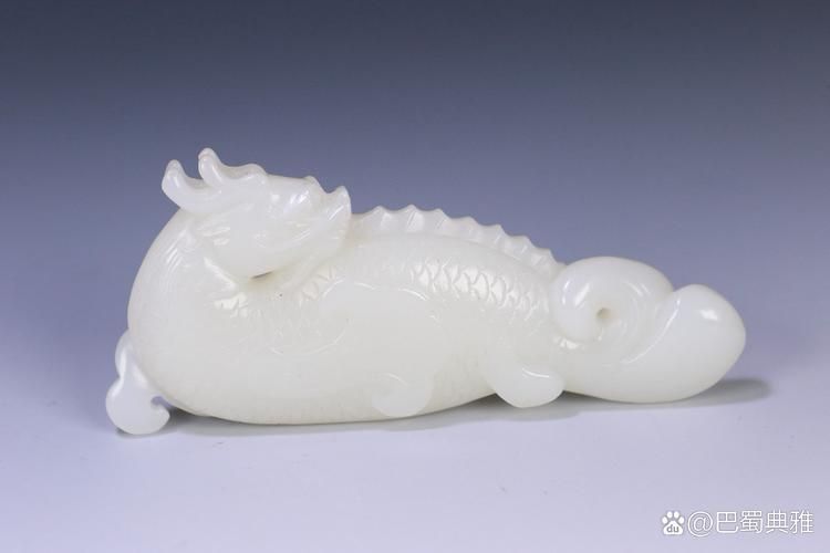 如何辨別玉龍魚擺件的真?zhèn)危浚獧嗤b別玉龍魚擺件真?zhèn)舞b別指南