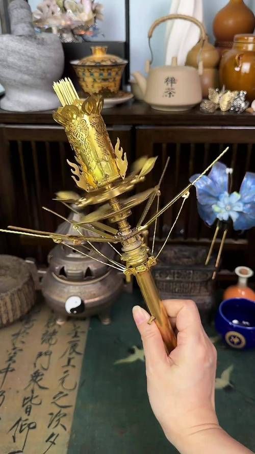 古龍三排珠鱗的出處和背景故事，“三排珠鱗”并非古龍?jiān)姓鎸?shí)存在的兵器名稱