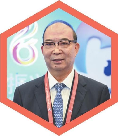 請提供金龍魚高管的詳細履歷，金龍魚慈善公益基金會金龍魚慈善公益基金公司（簡稱“金龍魚”