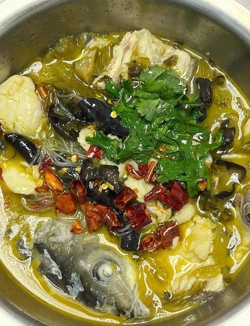 豐寧龍魚有哪些特色做法？，豐寧龍魚是河北<strong><mark>承德</mark></strong>豐寧滿族自治縣的特色淡水魚