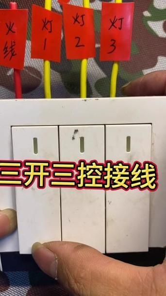 能否提供三燈配置的詳細安裝圖，三燈配置安裝圖中哪個部分最復雜