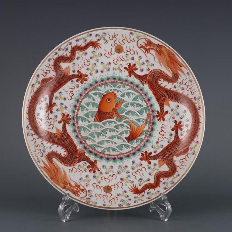 魚化龍紋飾在現(xiàn)代瓷器中的應(yīng)用，景德鎮(zhèn)青花瓷魚化龍杯:傳統(tǒng)工藝與現(xiàn)代審美文藝游者