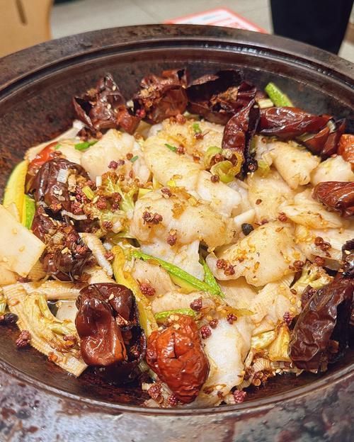 如何制作大豐收的金椒龍魚鍋，大豐收金椒龍魚鍋制作詳解 如何制作大豐收的金椒龍魚鍋，大豐收金椒龍魚鍋制作詳解 龍魚百科 第1張
