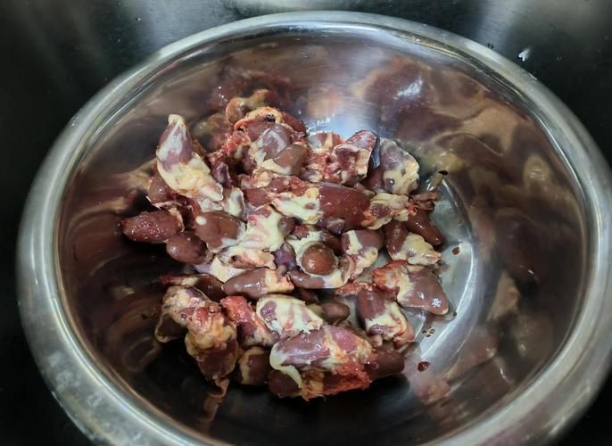 雞心作為龍魚零食的頻率應該是多久一次？，雞心可以作為龍魚的零食嗎？