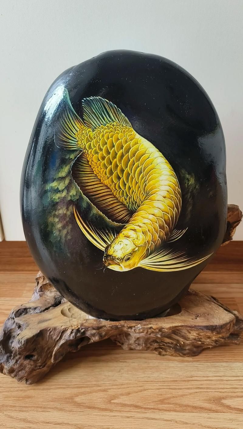 有沒有更多現(xiàn)代抽象風(fēng)格的石雕龍魚圖片，探索現(xiàn)代抽象風(fēng)格的石雕龍魚