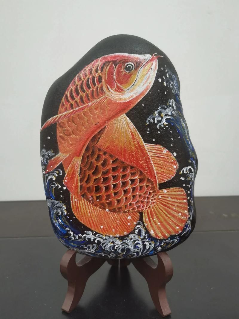 有沒有更多現(xiàn)代抽象風(fēng)格的石雕龍魚圖片，探索現(xiàn)代抽象風(fēng)格的石雕龍魚