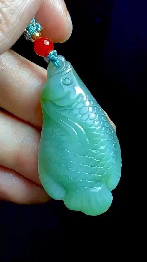 給我推薦幾款高性價比的玉龍魚擺件，和田玉龍魚擺件價格如何？