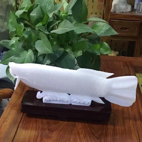 給我推薦幾款高性價比的玉龍魚擺件，和田玉龍魚擺件價格如何？