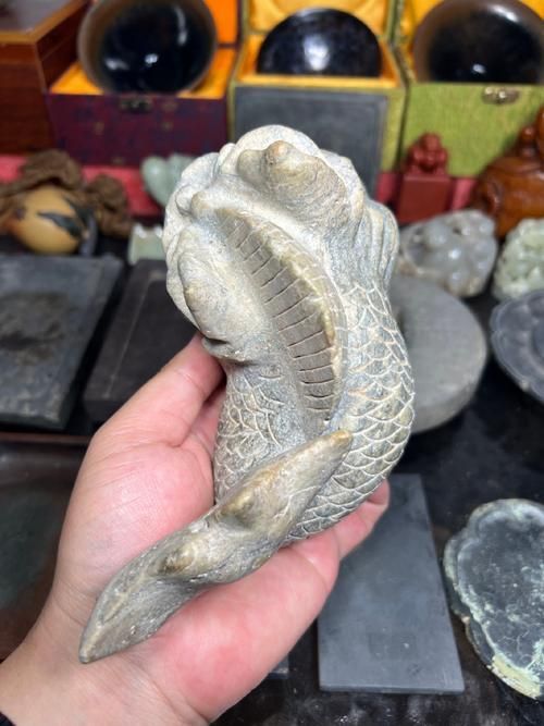 給我推薦幾款高性價比的玉龍魚擺件，和田玉龍魚擺件價格如何？