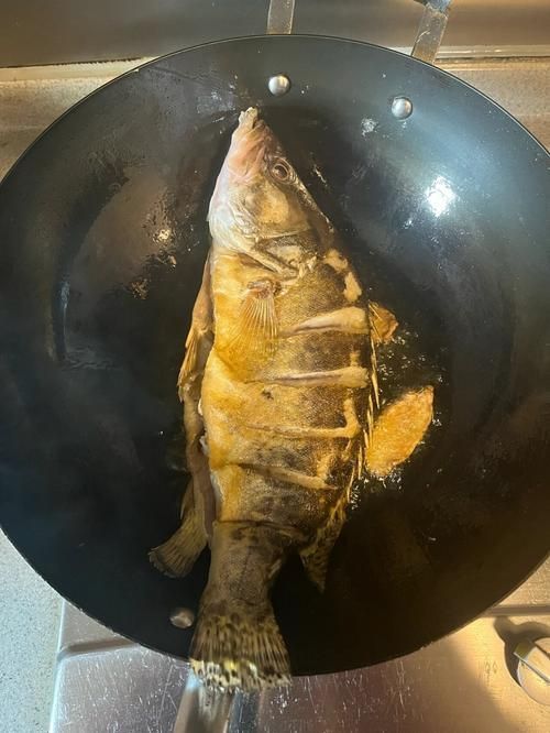 能提供香煎清遠龍魚的詳細食譜嗎，香煎清遠桂花魚