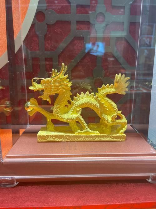 能否提供更多生龍主題的藝術品，生龍主題藝術中哪件最具有創新性