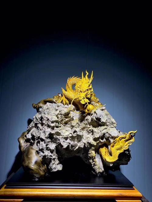能否提供更多生龍主題的藝術品，生龍主題藝術中哪件最具有創新性