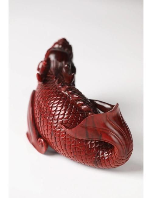 龍頭魚身擺件有哪些材質(zhì)選擇，常見的龍頭魚身擺件材質(zhì)選擇多樣，可以根據(jù)個人喜好和需求進(jìn)行挑選 龍頭魚身擺件有哪些材質(zhì)選擇，常見的龍頭魚身擺件材質(zhì)選擇多樣，可以根據(jù)個人喜好和需求進(jìn)行挑選 龍魚百科 第13張