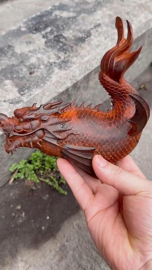 龍頭魚身擺件有哪些材質(zhì)選擇，常見的龍頭魚身擺件材質(zhì)選擇多樣，可以根據(jù)個人喜好和需求進(jìn)行挑選 龍頭魚身擺件有哪些材質(zhì)選擇，常見的龍頭魚身擺件材質(zhì)選擇多樣，可以根據(jù)個人喜好和需求進(jìn)行挑選 龍魚百科 第14張