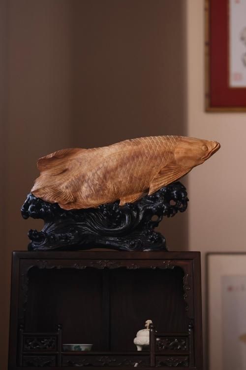 有哪些著名的金龍魚木雕作品，地堅硬且自帶幽香的金龍魚木雕作品：金龍魚木雕作品 有哪些著名的金龍魚木雕作品，地堅硬且自帶幽香的金龍魚木雕作品：金龍魚木雕作品 龍魚百科 第13張