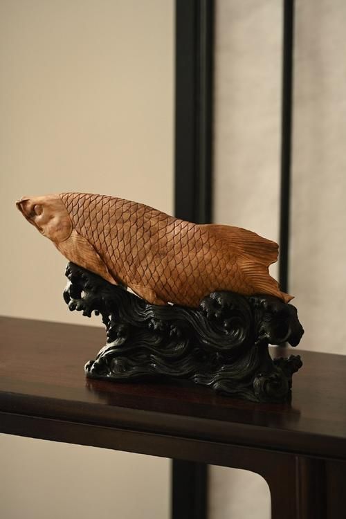 有哪些著名的金龍魚木雕作品，地堅硬且自帶幽香的金龍魚木雕作品：金龍魚木雕作品 有哪些著名的金龍魚木雕作品，地堅硬且自帶幽香的金龍魚木雕作品：金龍魚木雕作品 龍魚百科 第9張